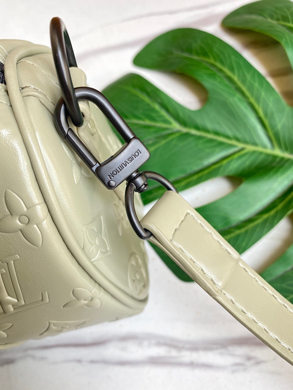 ルイヴィトンバッグ素材ディテール